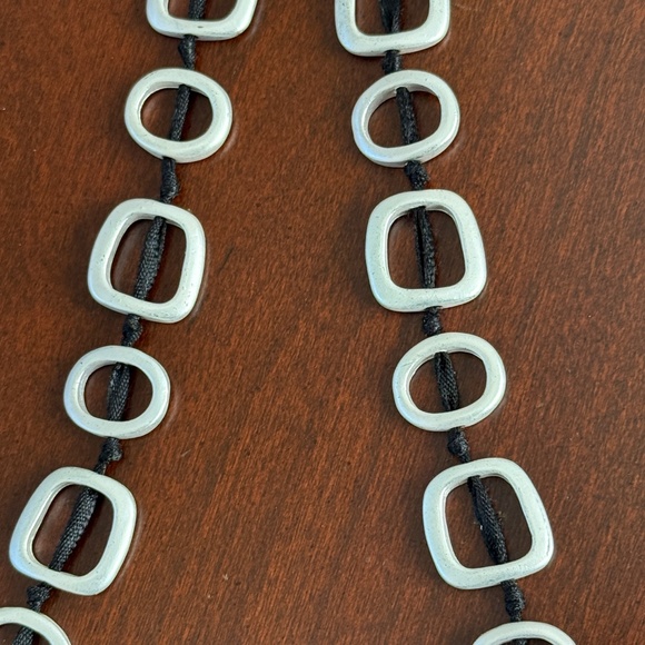 Modern Silver Tone 20" Necklace - Picture 6 of 6